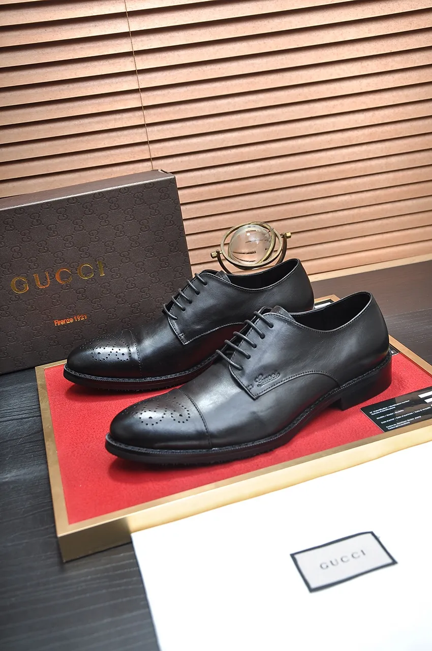 Men's shoes💰460💶Italy's top luxury men's shoe giant [GUCCI] has arrived in new style🍃Original European style🔰 Pleasant to the eye😍In order to make the shoes more durable and non-deformable🌀The production continues to follow traditional methods but there is still no lack of innovation💪The original sheepskin is chosen for the leather♻Smooth, natural and extra bright⭐Made of imported cowhide, the first choice of the rich 38-45 (45 customized)